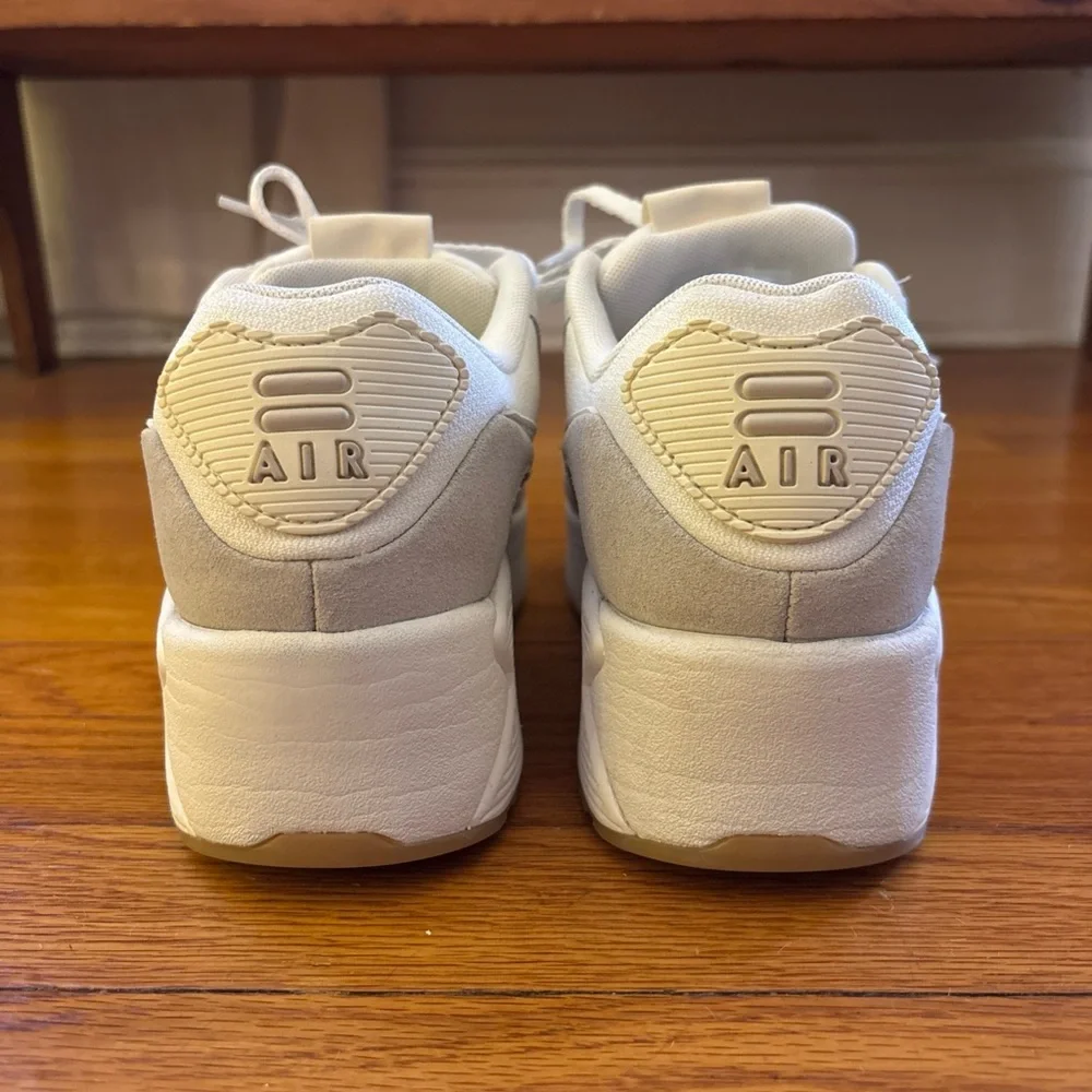 Nike Air Max 90 LV8 Womens Size 7
White/Sail Style FD4328-100 - Picture 2 of 8